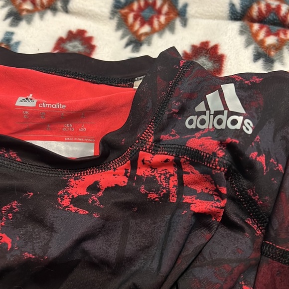 Adidas brand red black color side XL - Picture 2 of 2